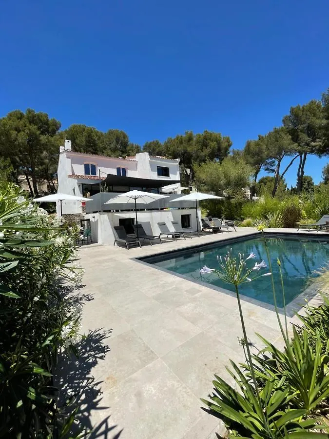 Home Cassis - Maison Julou - Piscine Chauffee contacts